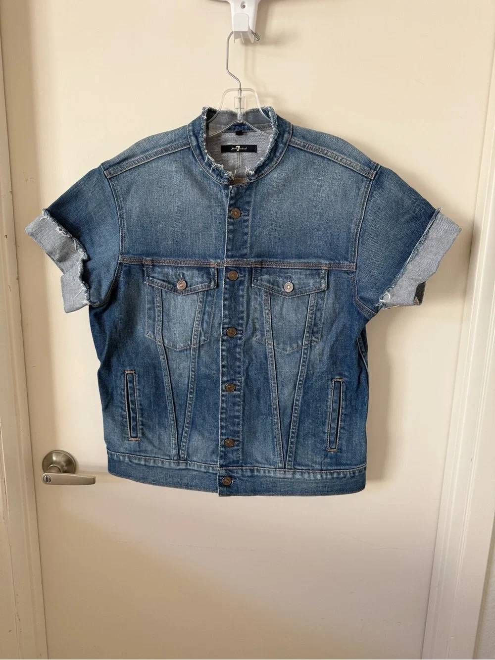 7 For All Mankind Raw Edge Short Sleeve Denim Jacket Size M - Picture 2 of 5
